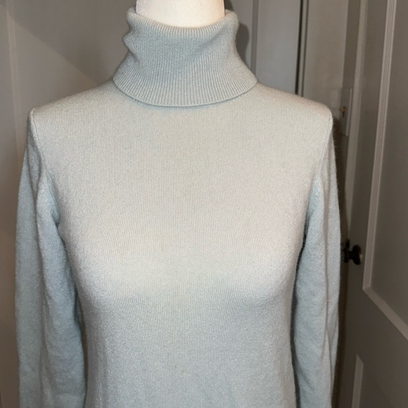 Women’s Classic Vintage Baby Ice Blue Turtleneck Sweater Size Small - Picture 2 of 7